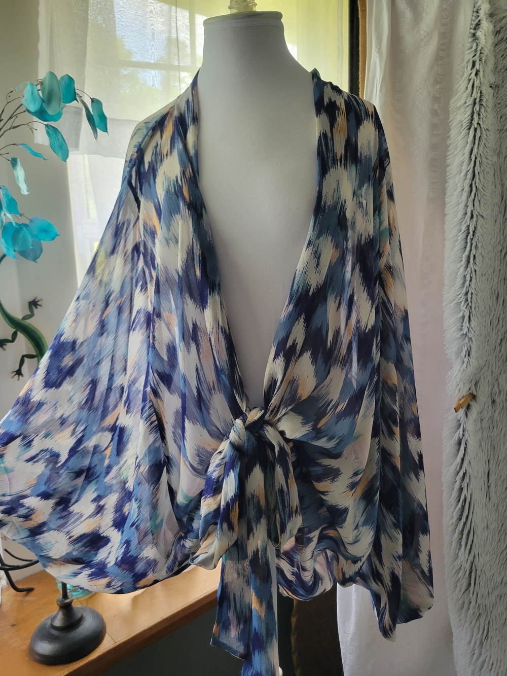 Colleen Lopez Navy,LightBlue and Cream Abstract Brushstroke Topper Front Tie - Picture 3 of 14